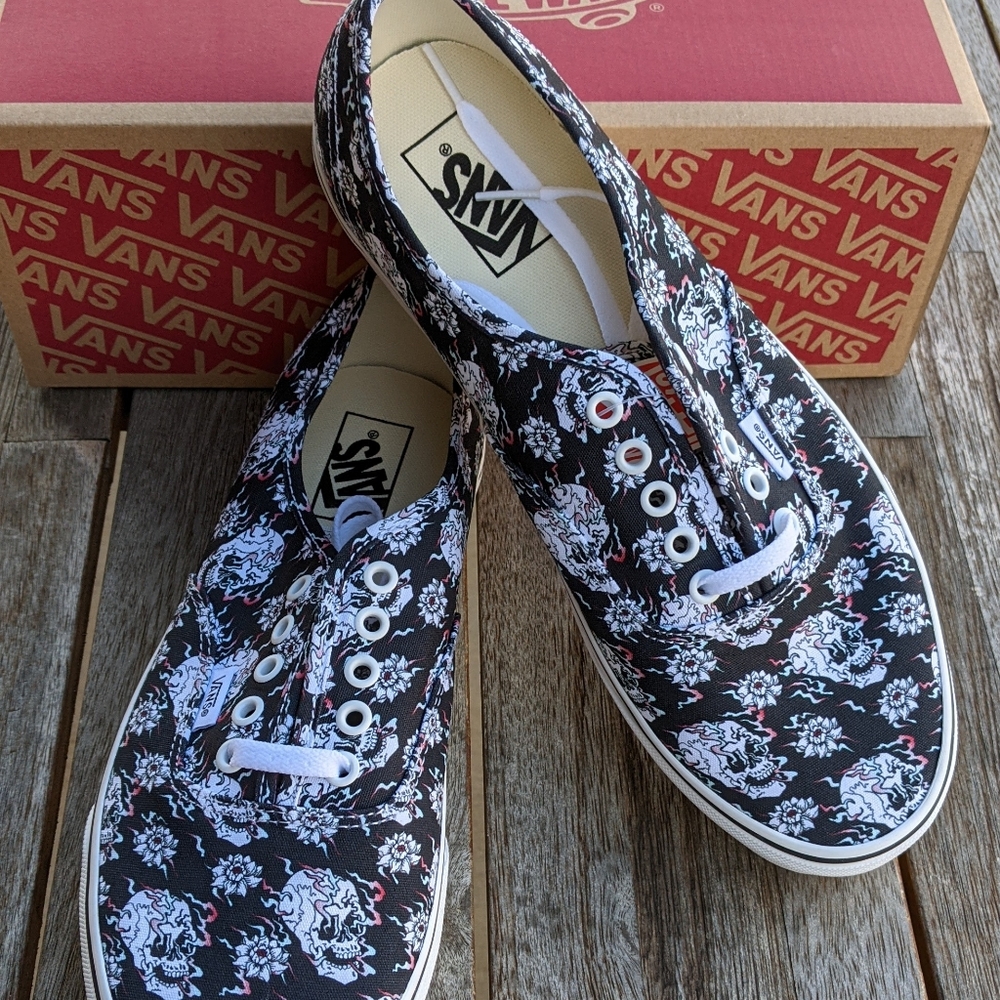 Van's Authentic Flash Skull Size 10